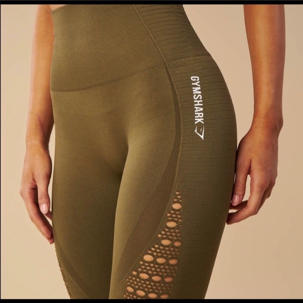 Gym shark leggings